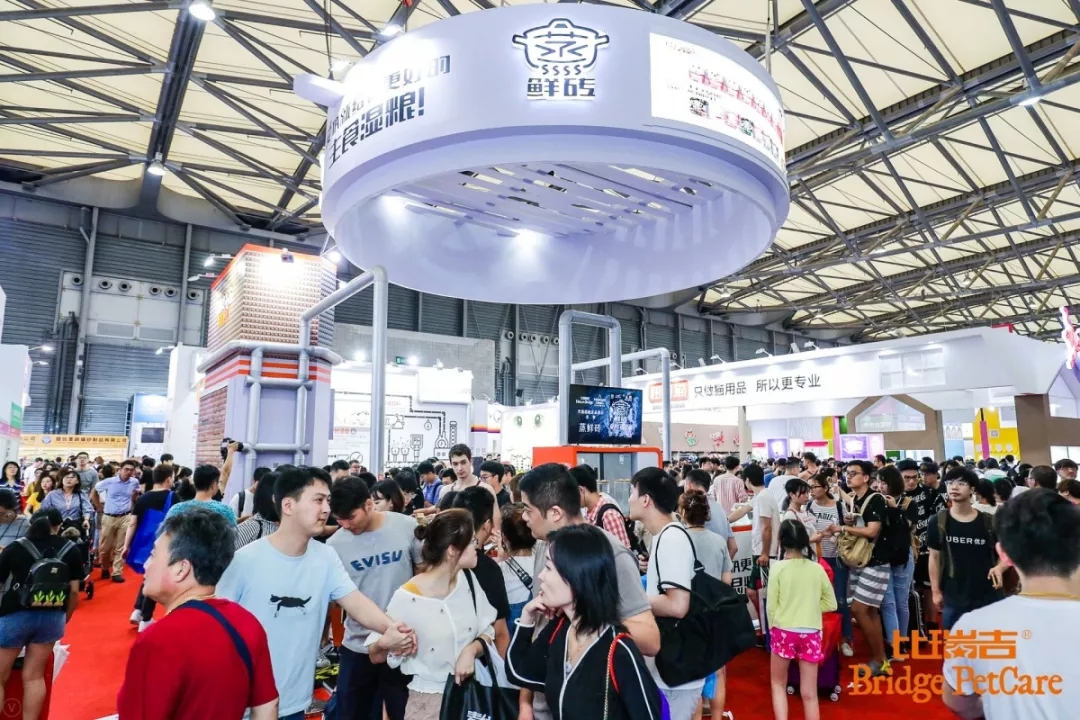2018年亞寵展?jié)窦Z展臺(tái)人氣爆棚